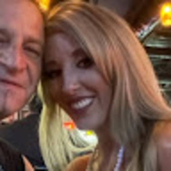 Meet your Posher, Andrea - Picture 1 of 4